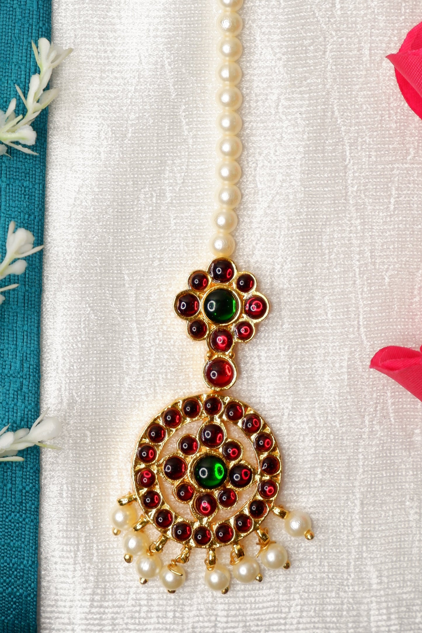 Close-up Detail of Temple Kemp Stone Nethi Chutti - Traditional Bharatanatyam Maang Tikka Craftsmanship by SRIMAN