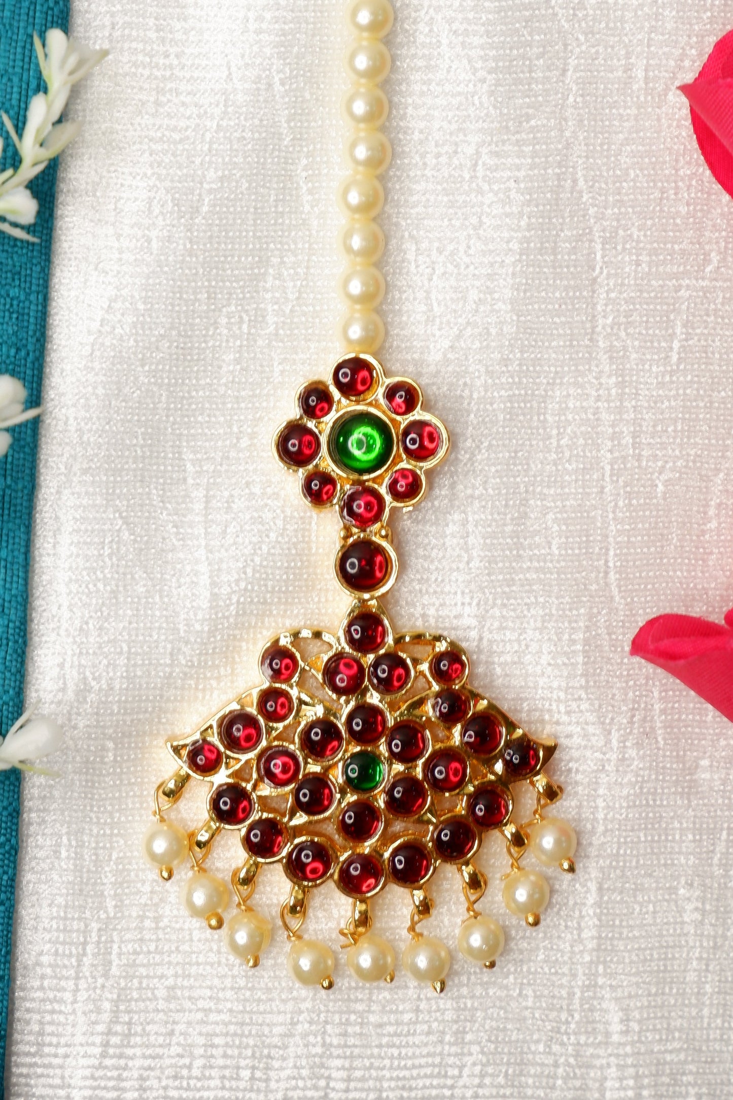 Close-up Detail of Temple Kemp Stone Nethi Chutti - Traditional Bharatanatyam Maang Tikka Craftsmanship by SRIMAN