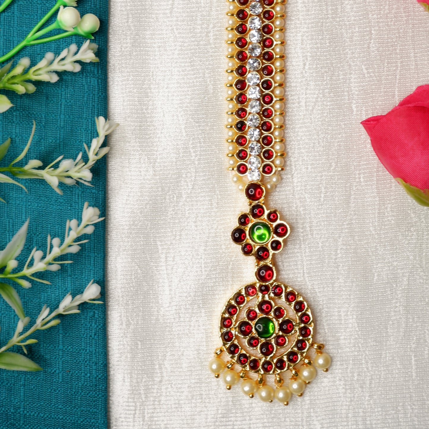 Kuchipudi performance showcasing dancer’s expressive abhinaya and ornate forehead jewelry