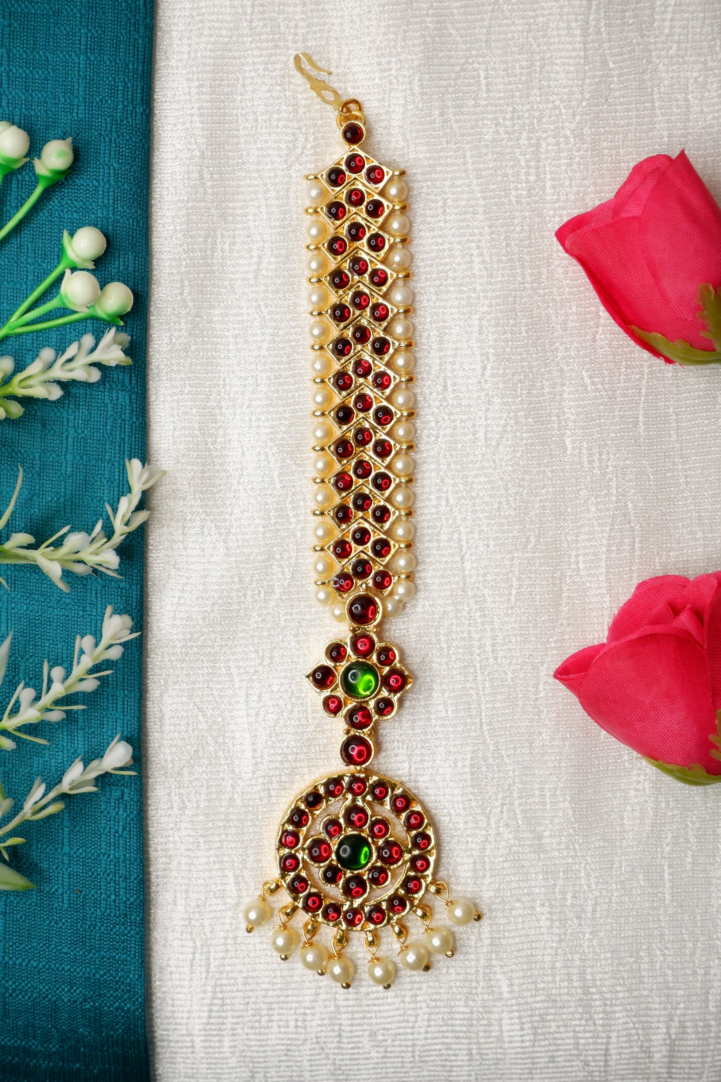 Bharatanatyam dancer wearing papidi billa head ornament during performance