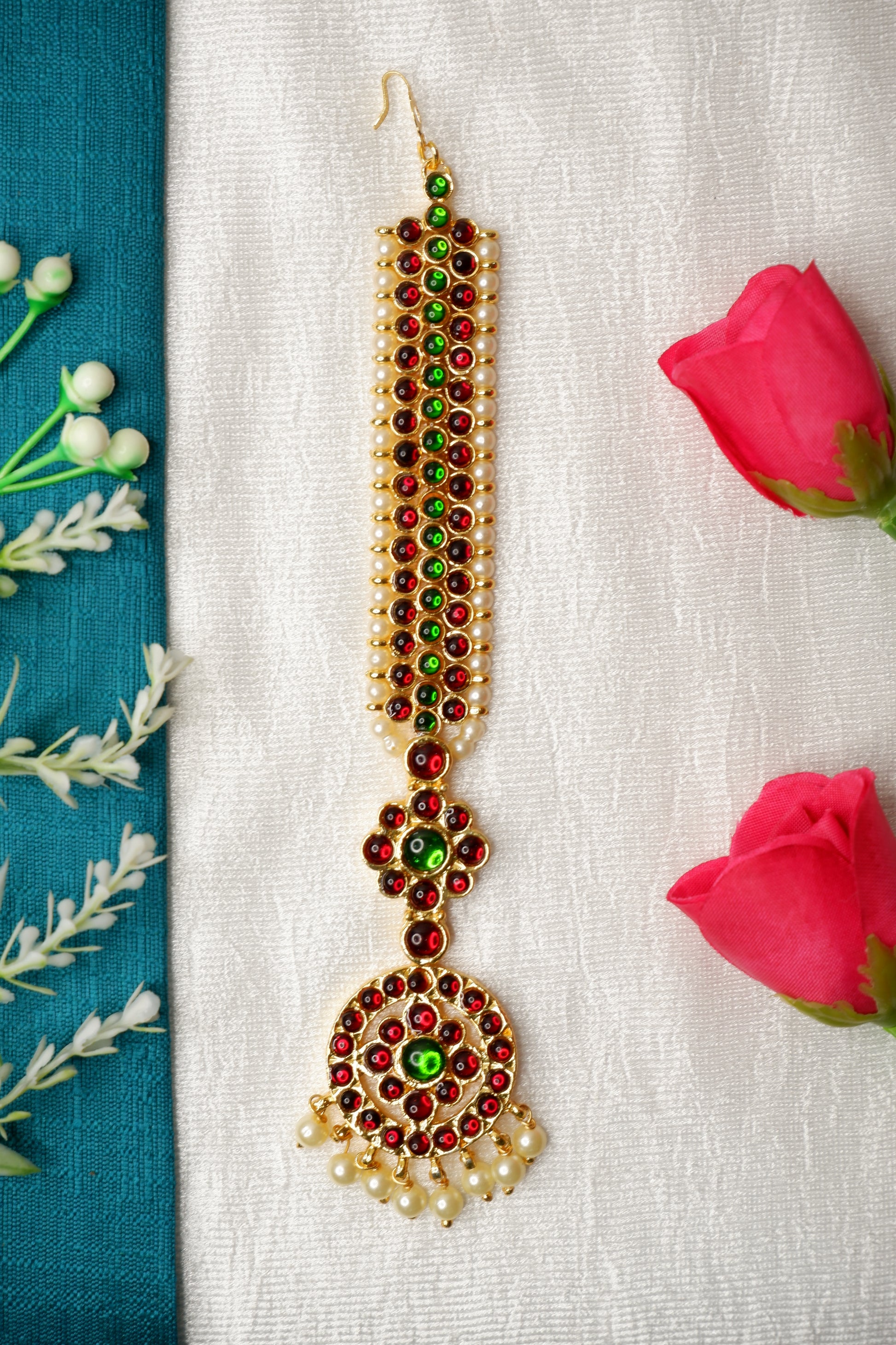 Traditional South Indian dancer with decorative nethi chutti jewelry and expressive makeup