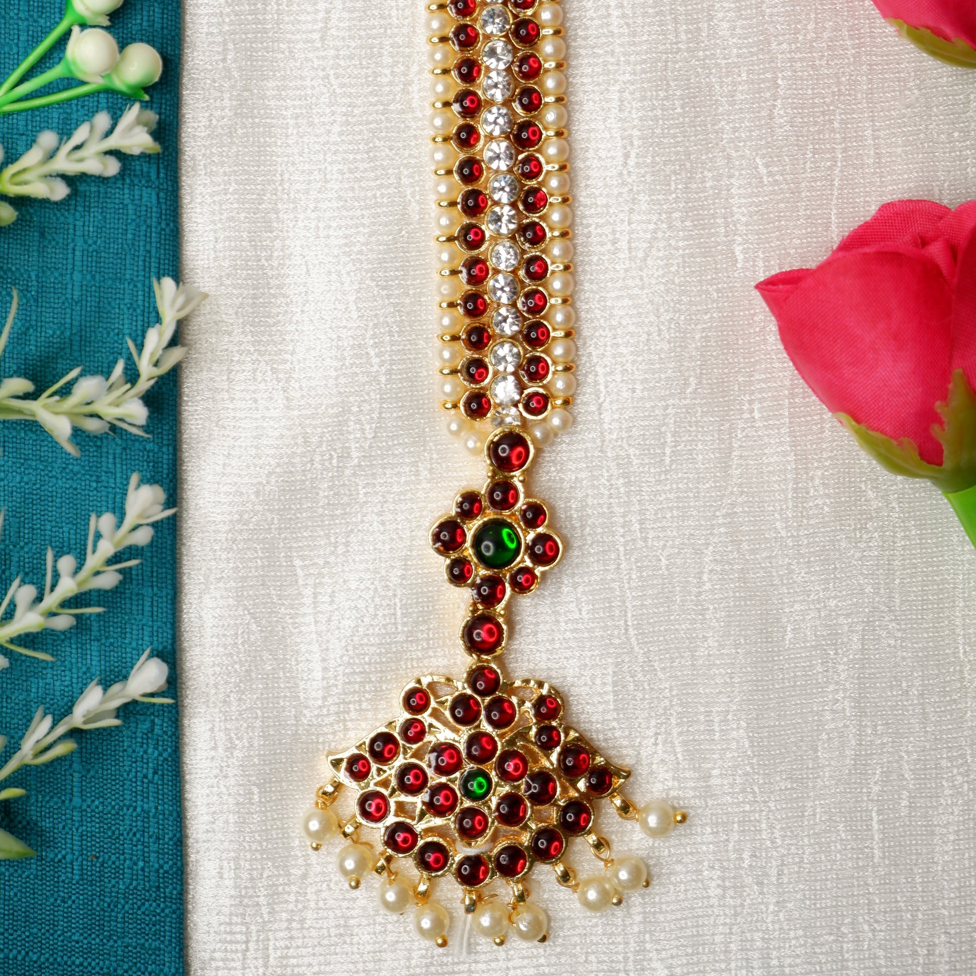 Beautiful nethi chutti maang tika worn by Bharatanatyam performer during stage performance