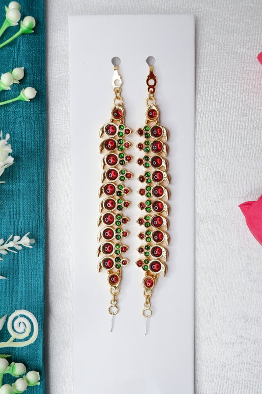 Solo dancer performing Matil Mattal Mattel in Bharatanatyam and Kuchipudi fusion dance style with expressive hand gestures