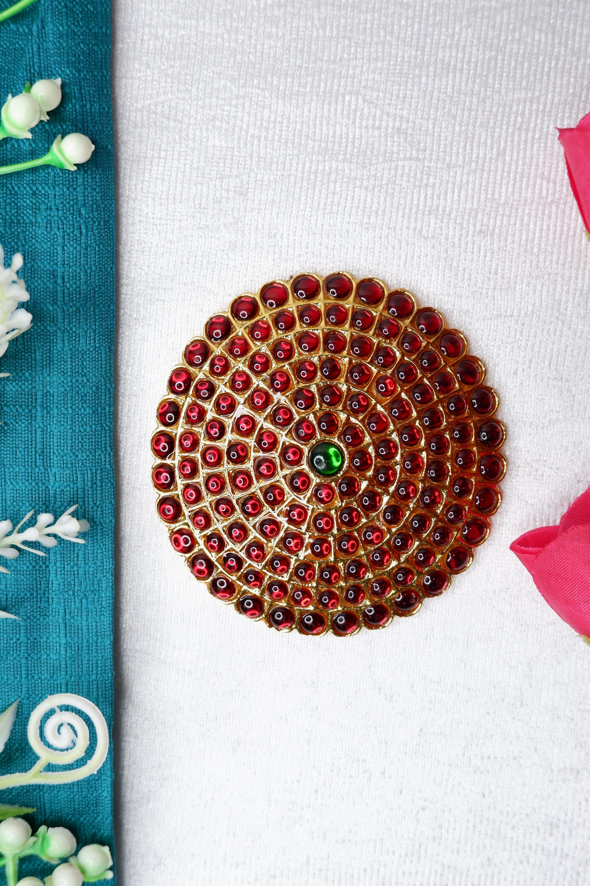 Classical Indian dance hairstyle with gold ragaadi rakodi, commonly worn in Bharatanatyam and Kuchipudi performances