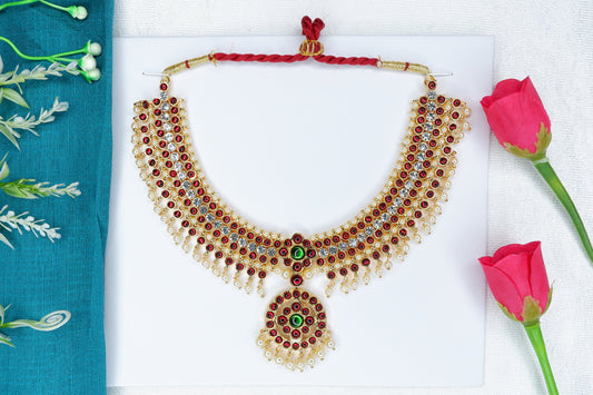 Short temple jewellery necklace used in Bharatanatyam and Kuchipudi, crafted with ornate gold patterns.