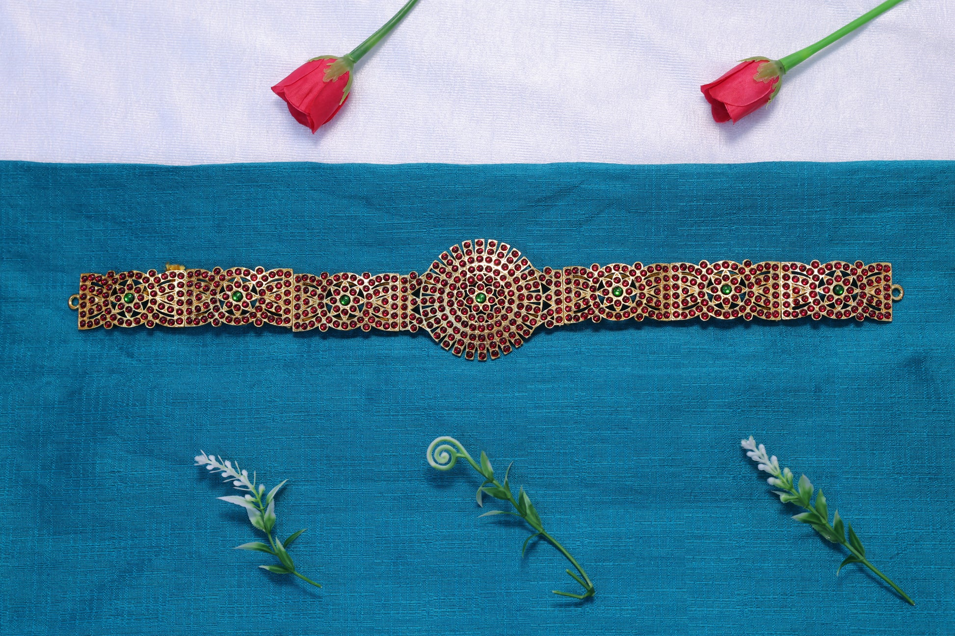 Circular motif kempu stone temple jewellery waist belt oddiyanam